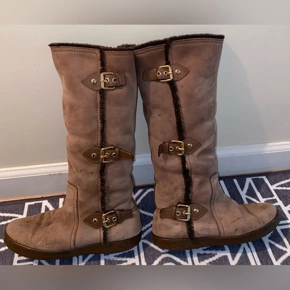 Louis Vuitton gold buckle boots - Picture 5 of 9